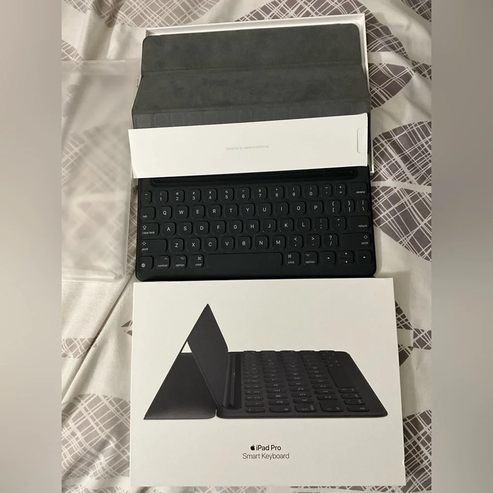 Ipad Pro Smart Keyboard - Picture 2 of 4